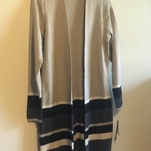 Beautiful sweater - Picture 6 of 7